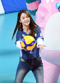 [포토]시구하는 남보라