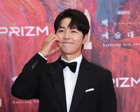 송중기, 로마에서 득녀 “예쁜 공주가 건강히 태어나” [공식]