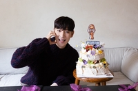 ‘청룡의 남자’된 이제훈 “힘내보겠습니다!” 볼하트까지