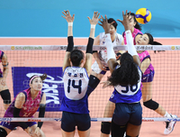 [포토] 김연경 ‘블로킹 잘 피했어’