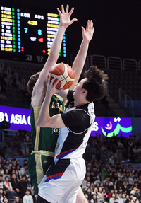 [포토]이현중, 과감한 골밑슛