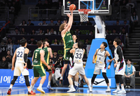 [포토]220cm 호주 장신에 골밑슛 허용하는 대한민국