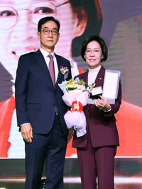 [포토]이인선 의원, 서울 석세스 대상 의정대상 수상