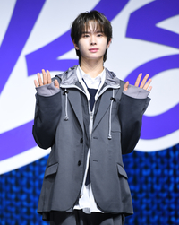 [포토] 투어스 경민 ‘반가운 손인사’