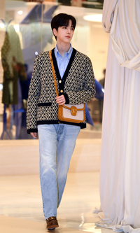 [포토] 더보이즈 영훈 ‘걸어가는 길이 런웨이’