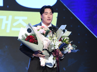 “시상식 처음이라 더 긴장했어요” ‘V12’ 완성+세이브왕 KIA 정해영의 최고의 한 해 [KBO 시상식]