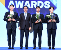 [포토] 전의산-임종찬-김웅빈, 북부리그 홈런상-타점상-타율상 수상