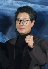 [포토]유재명, ‘하얼빈’ 파이팅!