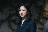 ‘강남-비사이드’ 하윤경, 봄날의 햇살 이어 카리스마까지 더했다