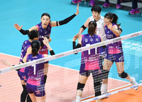 1세트 이겼는데 실바-와일러 동시 부상 아웃 ‘초대형 변수’…흥국생명, GS 잡고 10연승[현장리뷰]