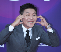 [포토] 조세호 ‘기분 좋은 하트’