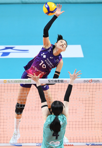 [포토]백어택 하는 흥국생명 김연경