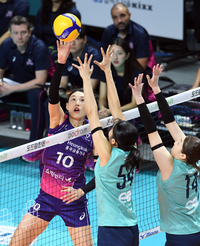 [포토]흥국생명 김연경, 살짝 넘겨서!