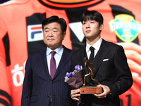 [포토] K리그1 영플레이어상 주인공은 강원FC 양민혁!