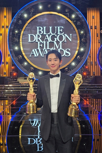 정해인, 남우조연상 인기상 2관왕 “어떤 상보다 행복하고 입이 귀에 걸려” [45th 청룡영화상]