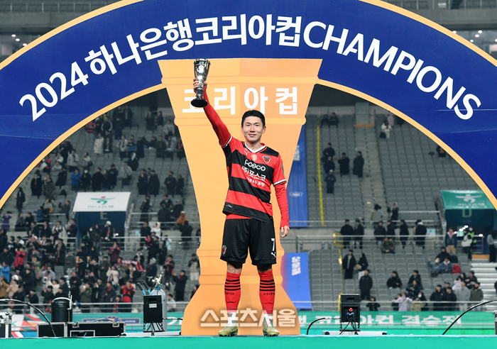 [포토]포항 김인성, 코리아컵 MVP