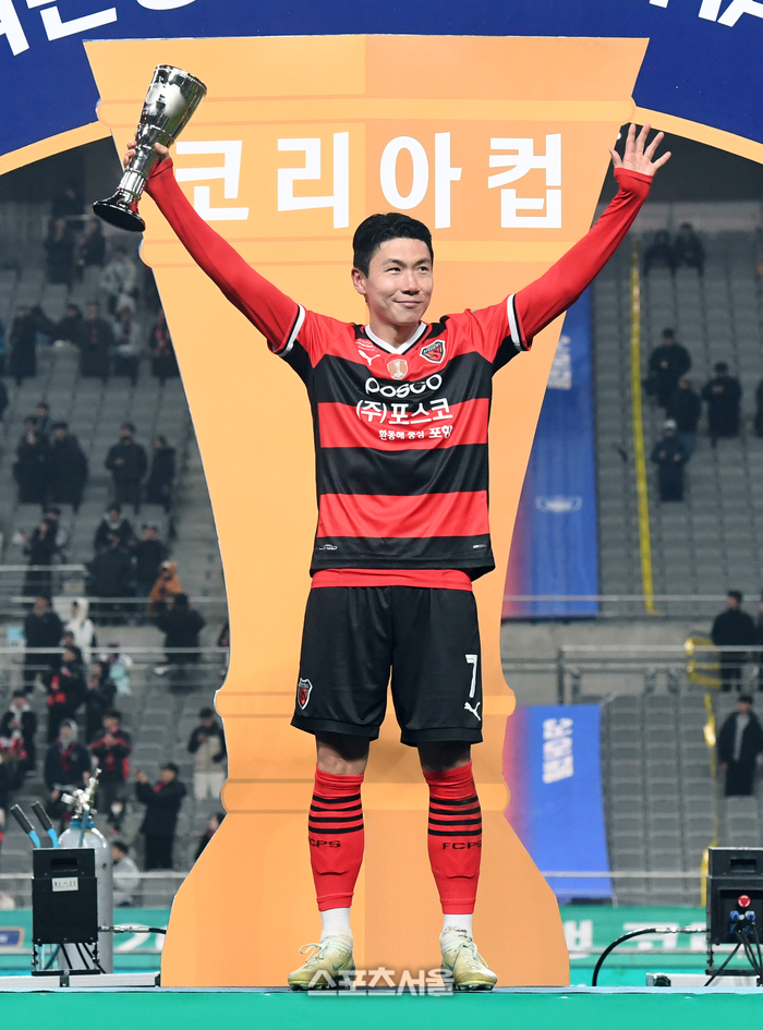 [포토]포항 김인성, 코리아컵 MVP