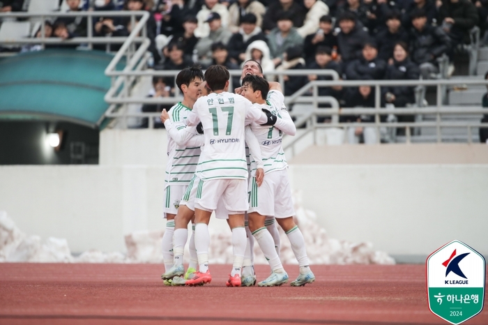 서울E 잘 싸웠지만 이변 없었다…전북, 승강PO 1차전서 2-1 승리 잔류 가능성 UP[현장리뷰]