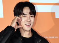 [포토]볼 하트 만들어 보이는 유연석