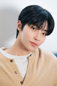 황인엽 “정채연과 열애설? 좋은 동생일 뿐…동안 비결은 선크림”[SS인터뷰]