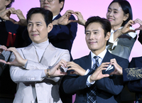 [포토] 포즈 취하는 이정재-이병헌