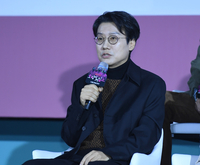 ‘오징어게임2’ 황동혁 감독 “尹 자진하야나 탄핵으로 책임져야…계엄발표 믿을 수 없어” 일침 [SS현장]