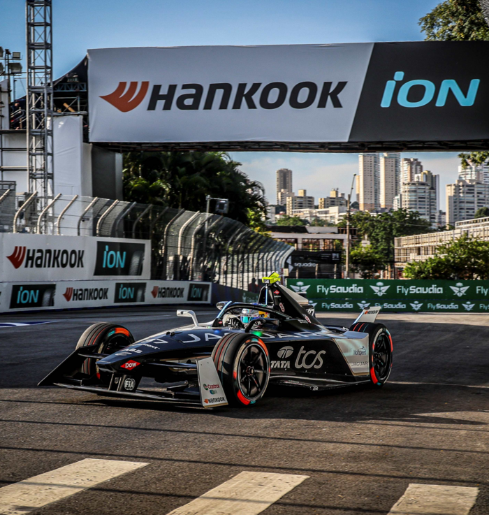 포뮬러 E시즌11 ‘2025상파울루 E-PRIX’…한국타이어 고성능 ‘GEN3 에보 아이온 레이스’ 첫공개