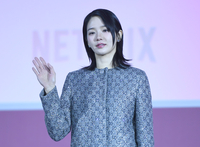 [포토] 박규영 ‘미소 가득한 손인사’