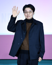 尹 계엄 일침 놓은 황동혁 감독 “자진하야든 탄핵이든 선택해야” [SS현장]