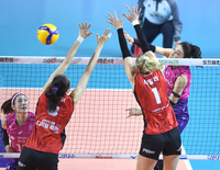 [포토] 김연경 ‘블로킹은 피했고’