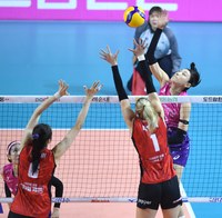 [포토] 김연경 ‘블로킹 피하자’