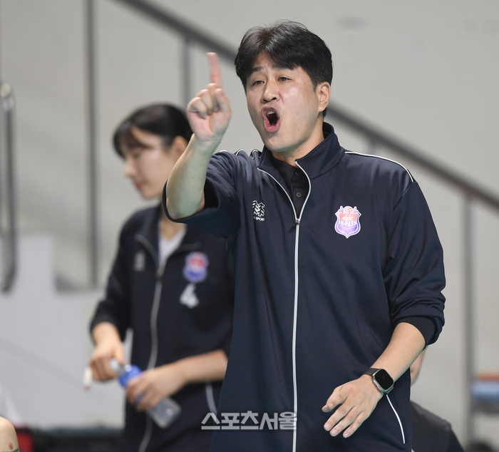 [포토] 김종민 감독 ‘열정적인 작전지시’