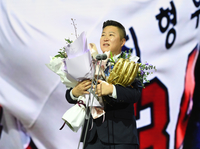 “나라가 힘든데, 야구로 행복하길” 최형우 ‘바람’ 이뤘다, 역대 최고령 ‘골든글러브’ 기록 경신 [2024 GG]