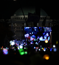 ‘탄핵 축제’ 시민이 폭력을 이긴 날…곳곳에서 느껴진 스타들의 손길 [SS초점]