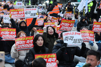 헌재 결정 두고 전국 곳곳 집회…‘이제는 파면’ 구호로 다시 거리에