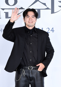 [포토]손인사 건네는 이진욱