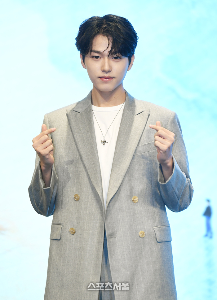 [포토]하트 만들어 보이는 이진우