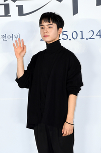 [포토]손인사 건네는 문우진
