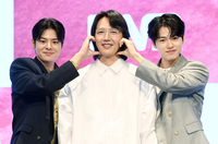 [포토]윤상현의 볼에 하트 만들어 보이는 려운-이진우