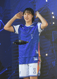 [포토]춤추며 입장하는 김단비