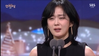 ‘무관의 한’ 장나라, 23년 만에 ‘SBS 연기대상’ 안았다