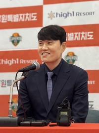 코치 10년 노하우 쏟아낸다, 강원 정경호 감독 “이제 숲 안팎을 모두 봐야, 부담은 용기를 통해 이겨내겠다”[SS현장]