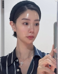 “화장 안 해” 클라라, 성형 의혹에 ‘민낯’ 공개로 정면 돌파 [★SNS]