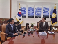 최상목 부총리 “한덕수 권한대행 탄핵 재고해달라”