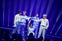 원어스, 日서 월드투어 ‘라 돌체 비타’ 앙코르 콘서트 성료…‘4세대 대표 퍼포머’ 진가 발휘