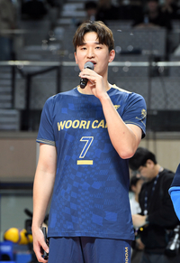 [포토]은퇴 소감 밝히는 우리카드 최석기