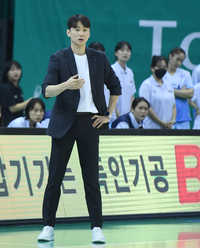 [포토] 작전 지시하는 이시준 감독대행
