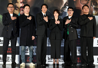 [포토] 애절한 포즈의 ‘브로큰’ 감독과 배우들