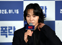 [포토] 안우연, 눈물 글썽이며 故 송재림에 인사