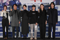 [포토] 포토타임 갖는 ‘폭락’ 감독-출연진
